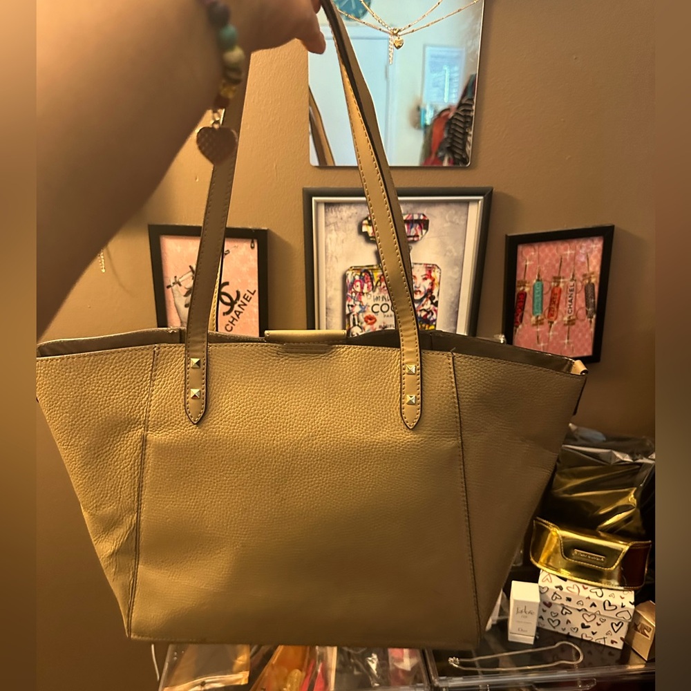 DEAL ALERT ‼️‼️ Pre-loved Michael Kors Karlie Tote (Large) - Picture 2 of 16
